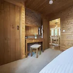 Gadwall Lodge With Hot-Tub