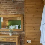 Gadwall Lodge With Hot-Tub