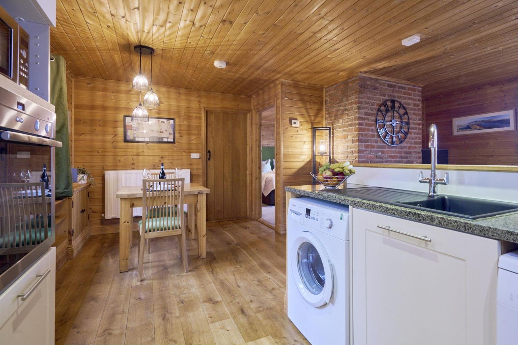 Holiday home Gadwall With Hot-tub