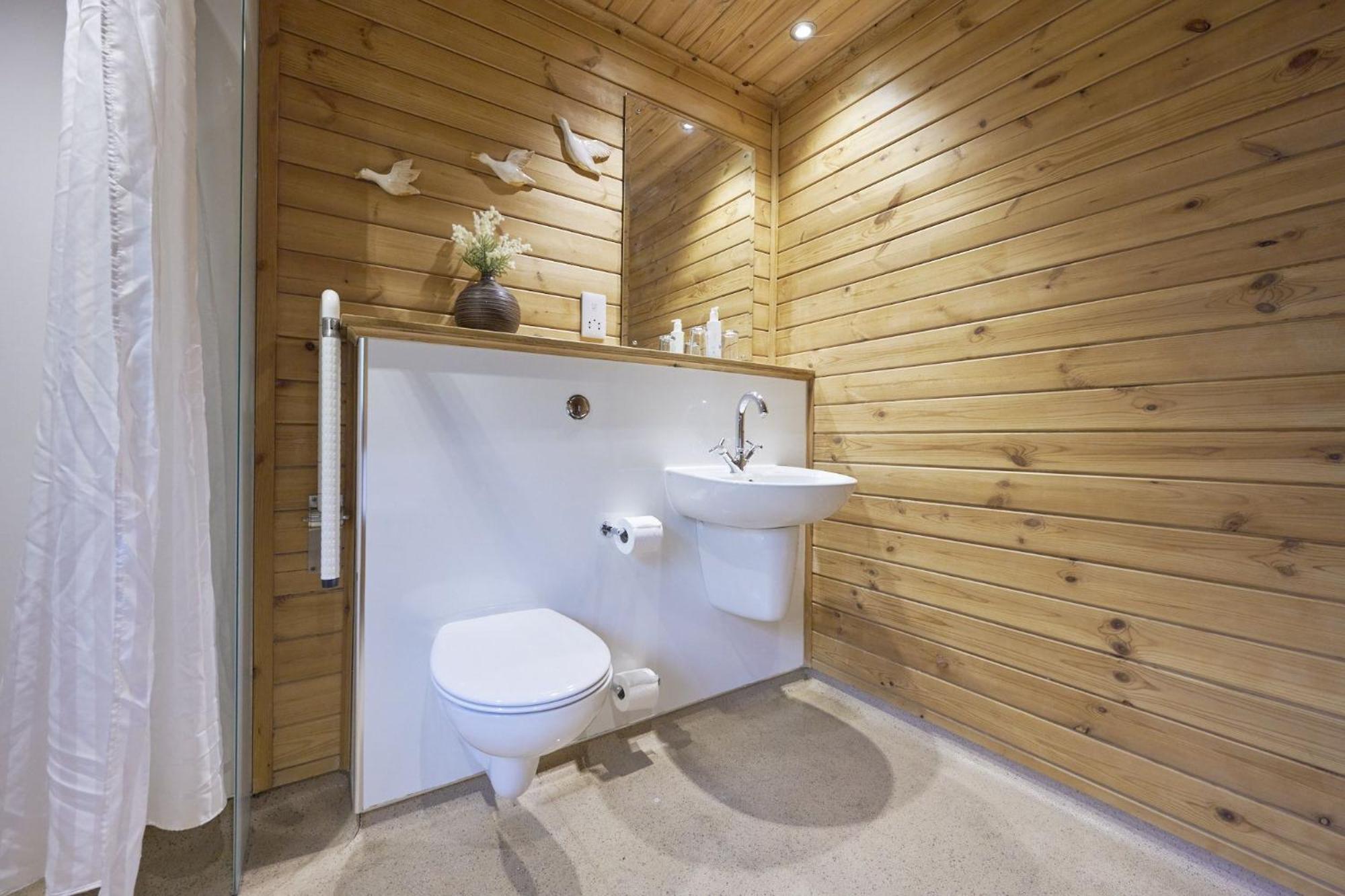 Gadwall With Hot-tub Holiday home *