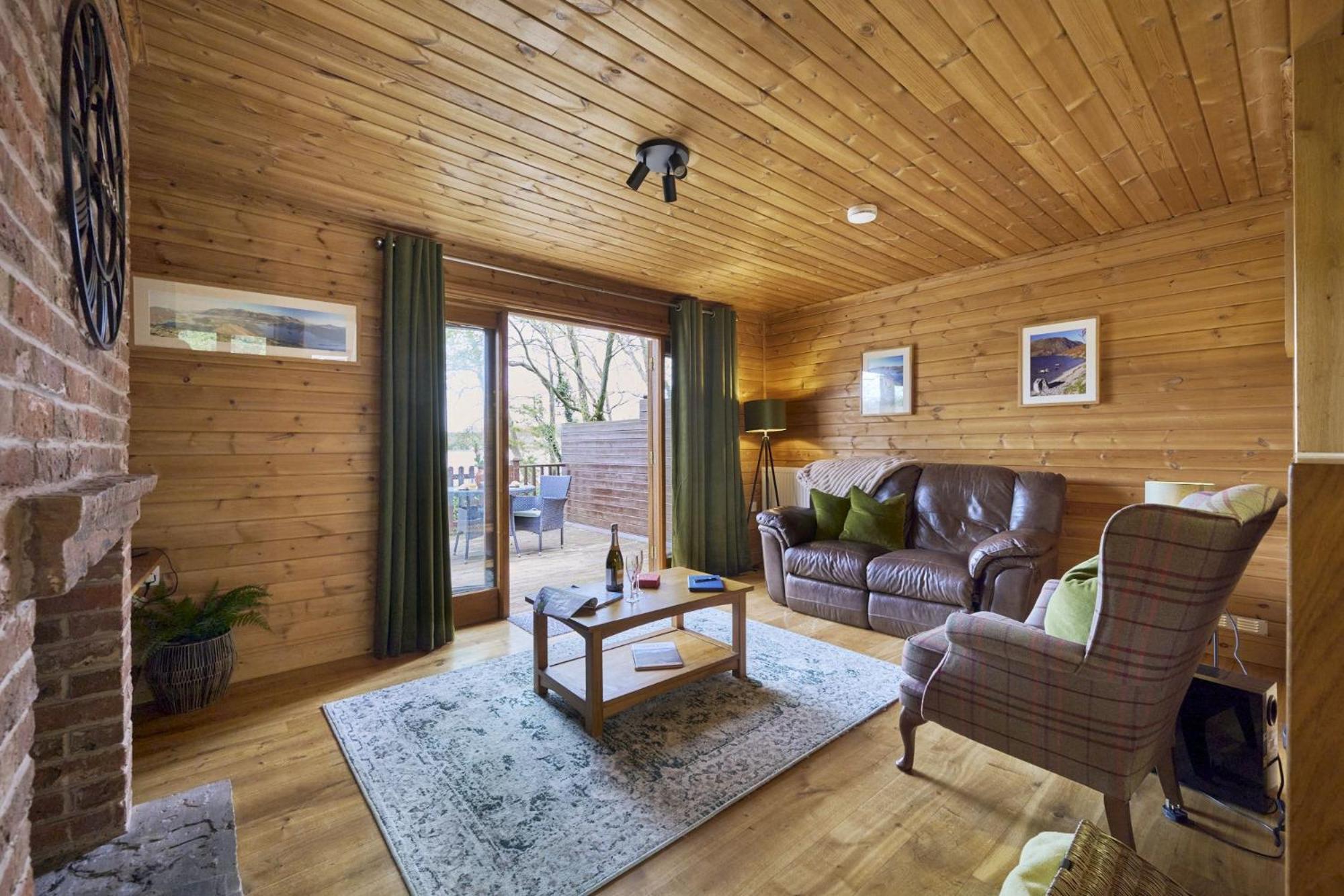 Holiday home Gadwall With Hot-tub